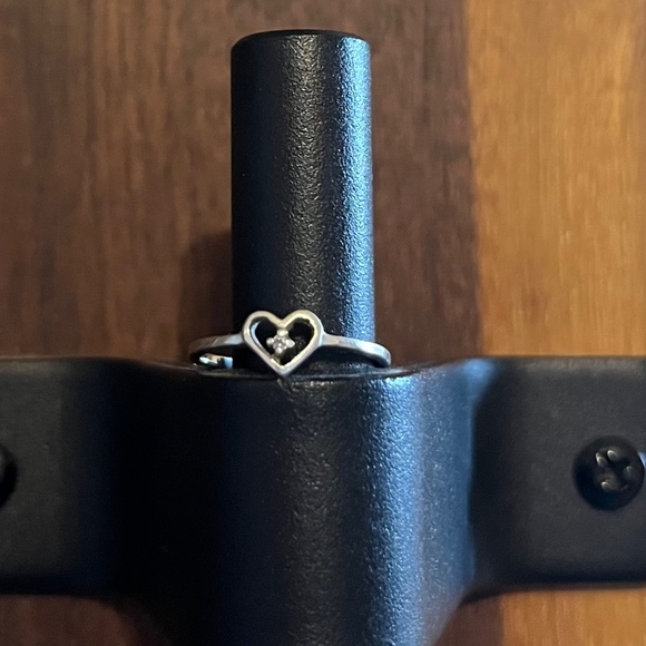 Solitaire accent Diamond heart white gold ring - Picture 1 of 8